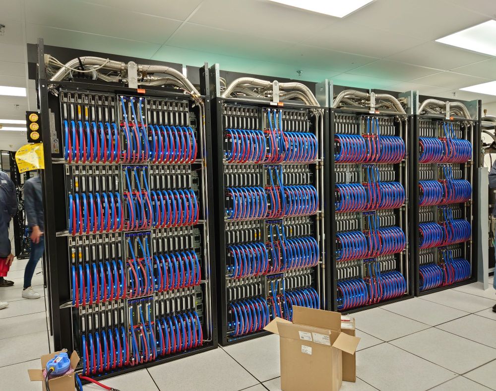 Test cabinets for liquid cooling