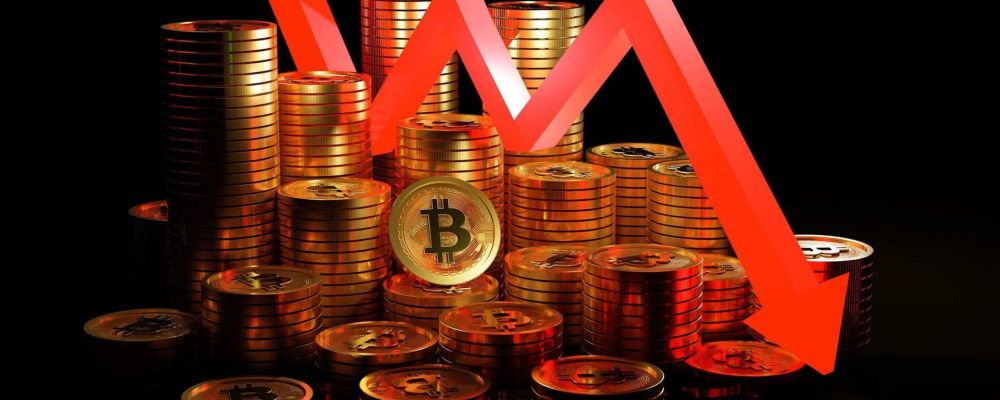 Bitcoin despenca para US$ 62K enquanto memecoins sangram na última queda do mercado