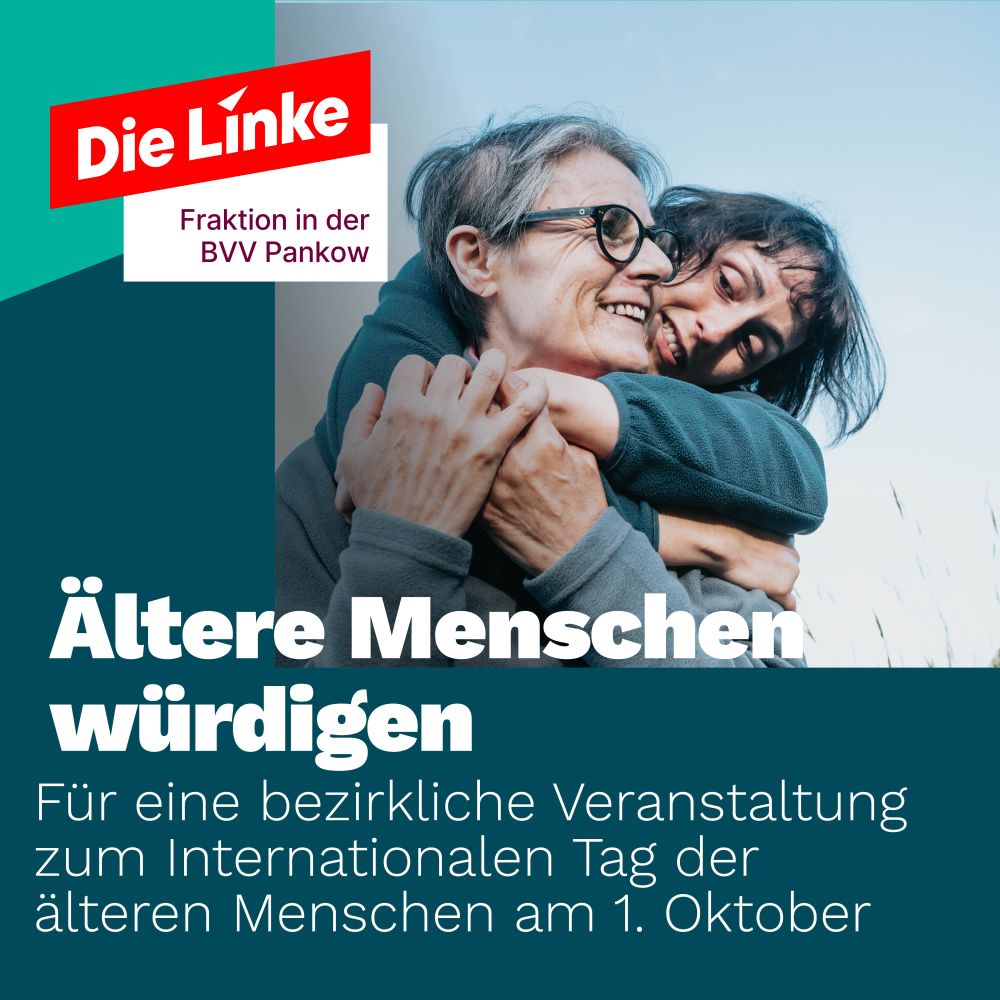 Eine glückliche ältere Dame, die von hinten von einer jüngeren mittleren Alters - wahrscheinlich ihrer Tochter - umarmt wird. Beide lachen. Dazu der Titel: Ältere Menschen würdigen. Für eine bezirkliche Veranstaltung zum Internationalen Tag der älteren Menschen am 1. Oktober