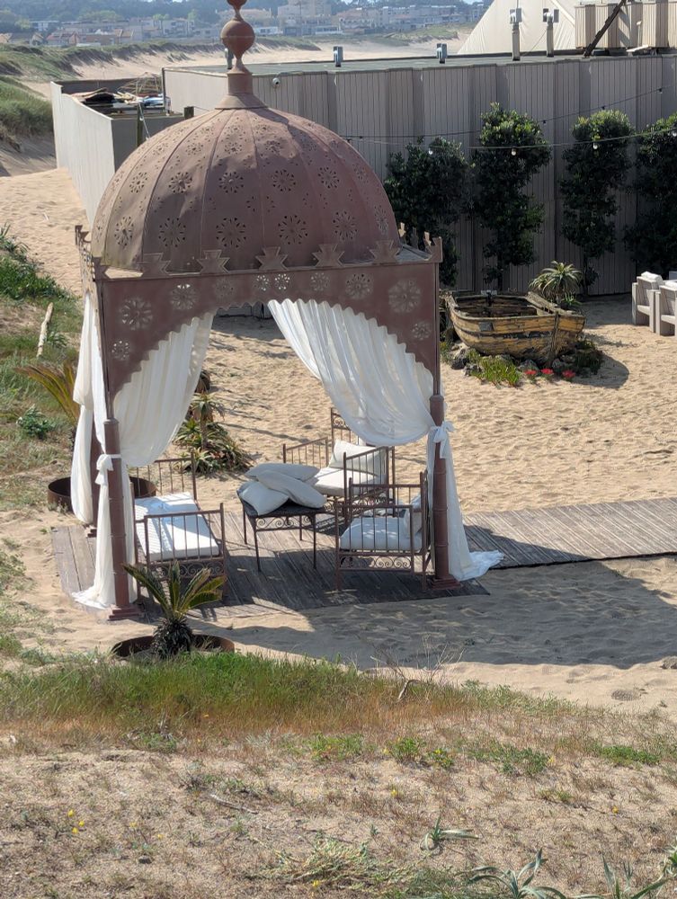 Cool restaurant and lounge on the beach 
