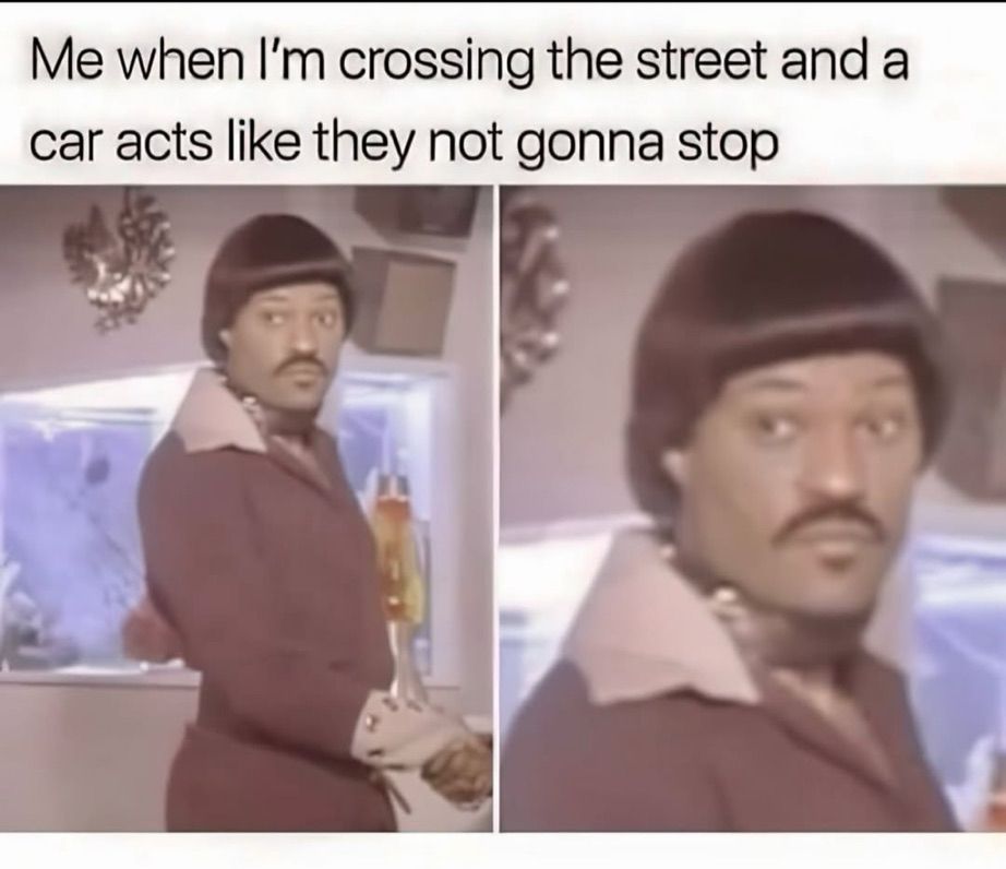 “Me when I’m crossing the street and a car acts like they’re not gonna stop”
Två bilder på en man sedd från sidan som tittar lite kränkt och dömande på en punkt bortom kameran 