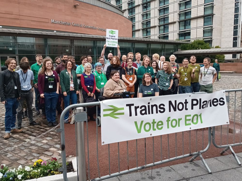 Green Party endorses building HS2 in full