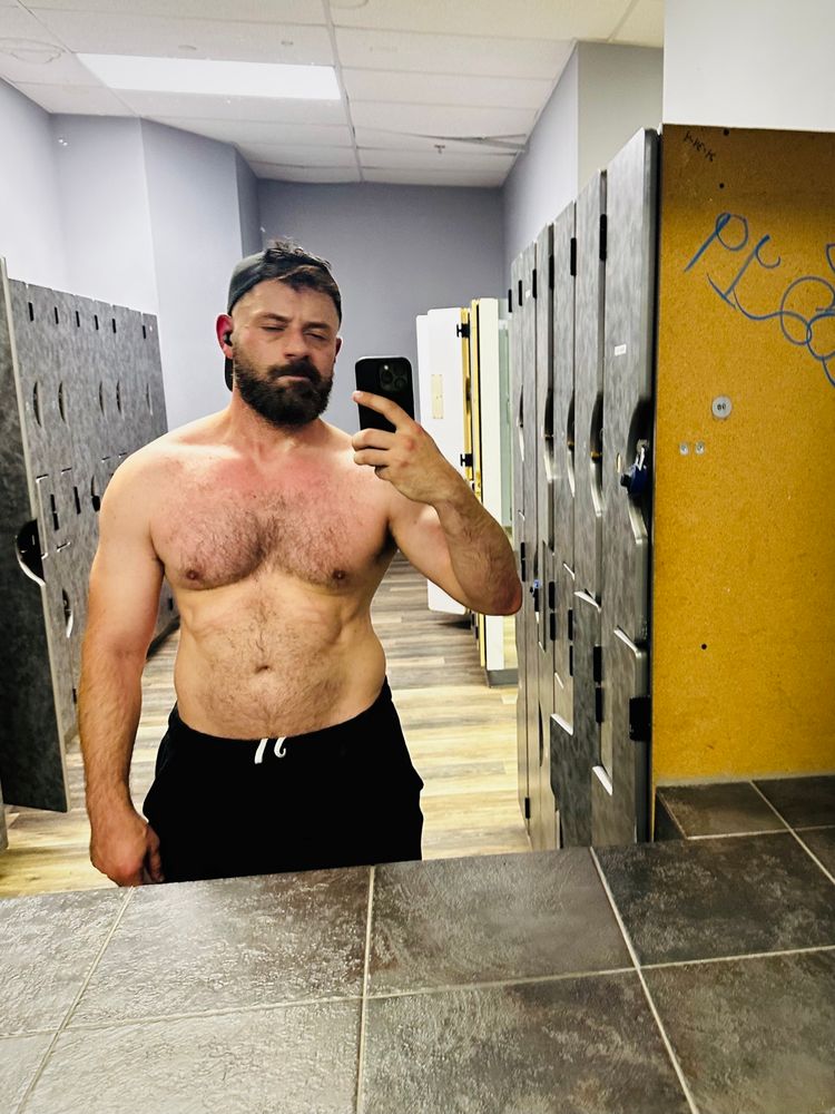 Im the man in the mirror 
Beard is back black shorts