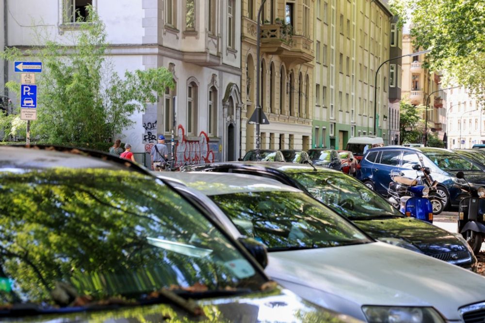 Großer Parkplatz-Zoff in Kölner Veedel - Situation ist „grausam“