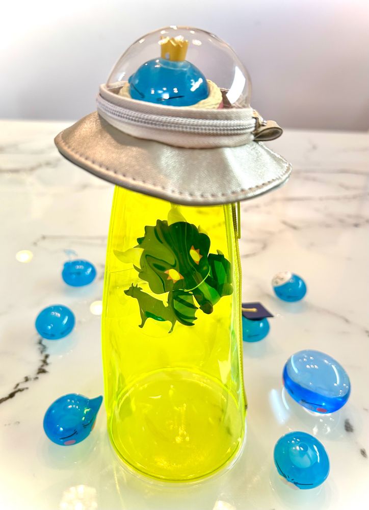 未確認飛行ペンケース
UFOに乗るリムル様と、アブダクションされる暴風竜種ヴェルドラ