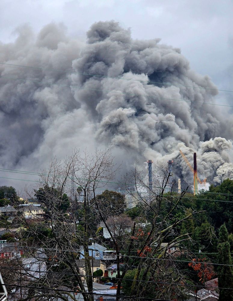 Huge toxic smoke plumes from Martinez Refinery. 