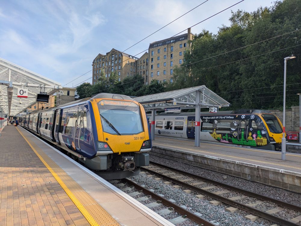 331007 at Bradford Forster Square 