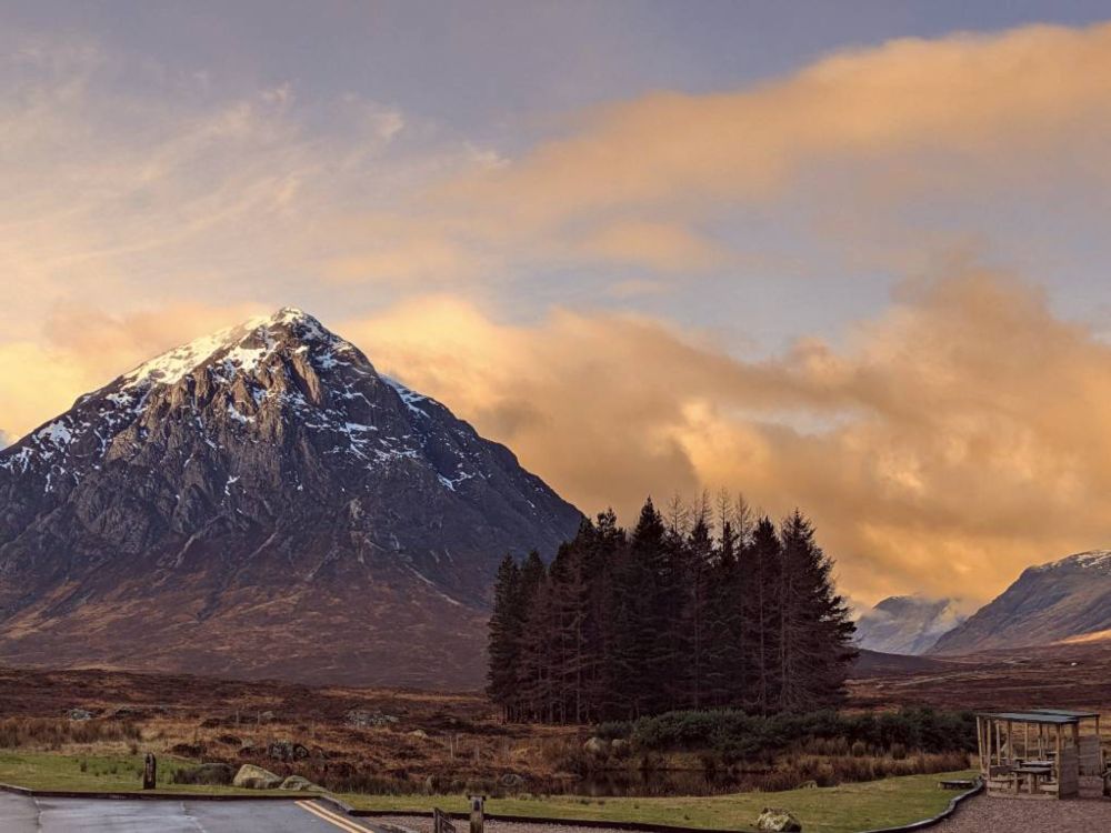 Outbreaks of rain clearing as it turns colder