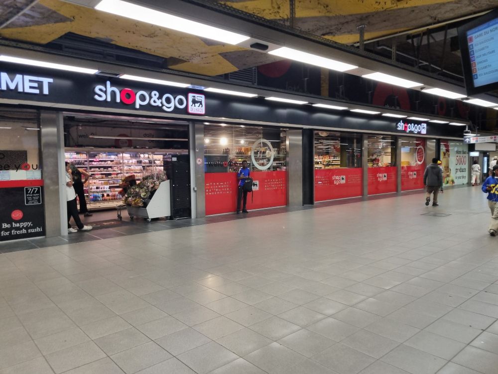 Photo d'un supermarché delhaize dans la gare de bruxelle midi