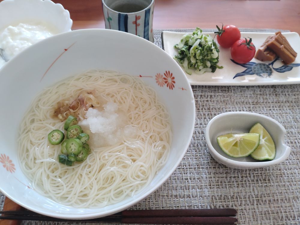 すだちおろしそうめん
角麩の煮物、ミニトマト、白菜の浅漬
ヨーグルト