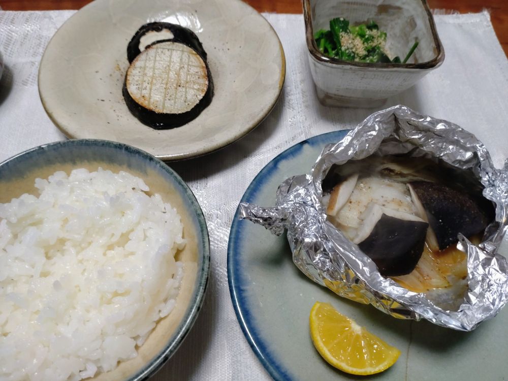 たらときのこのホイル焼き
黒丸大根のステーキ
ほうれん草のごま和え