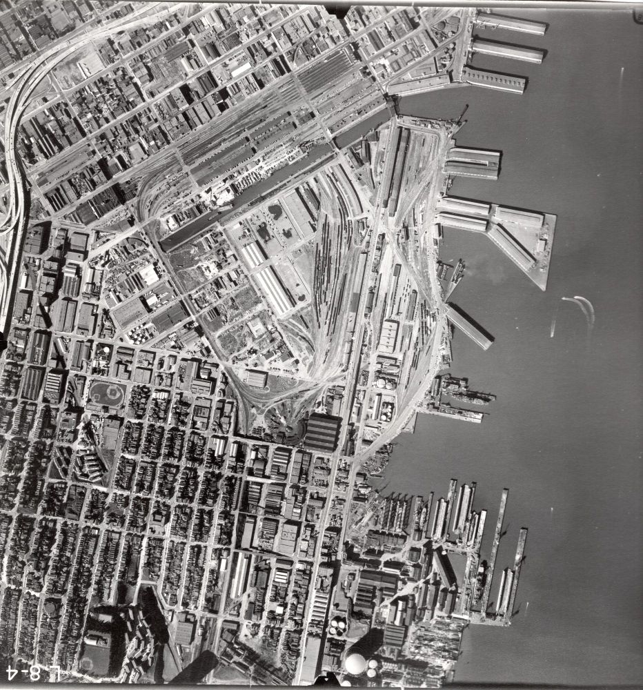 Aerial view of Mission Bay, 1956 the then new US101 / I80 skyway at the top, Potrero Hill at the bottom