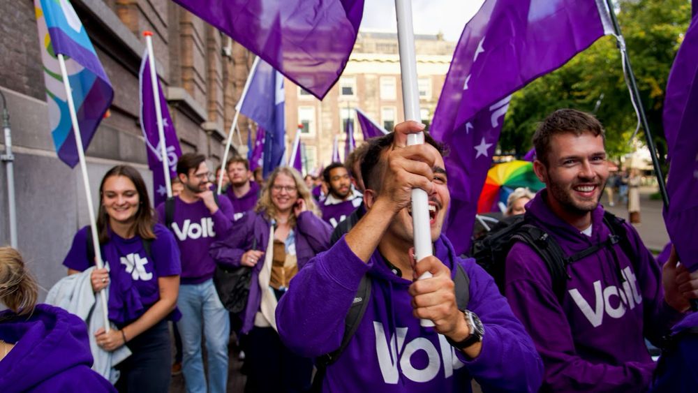 Volg ons hier: 

Instagram - https://www.instagram.com/voltnederland/
Bluesky - https://bsky.app/profile/voltnederland.futuremadein.eu
Facebook - https://www.facebook.com/VoltNederland/
LinkedIn - htt...