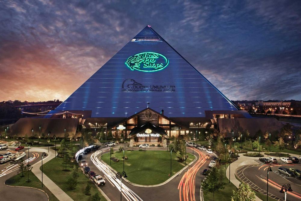Bass Pro Shop pyramid hotel in Memphis