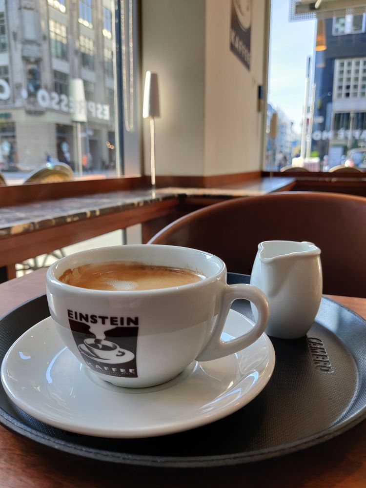 Americano im Einstein Café Berlin Mitte 