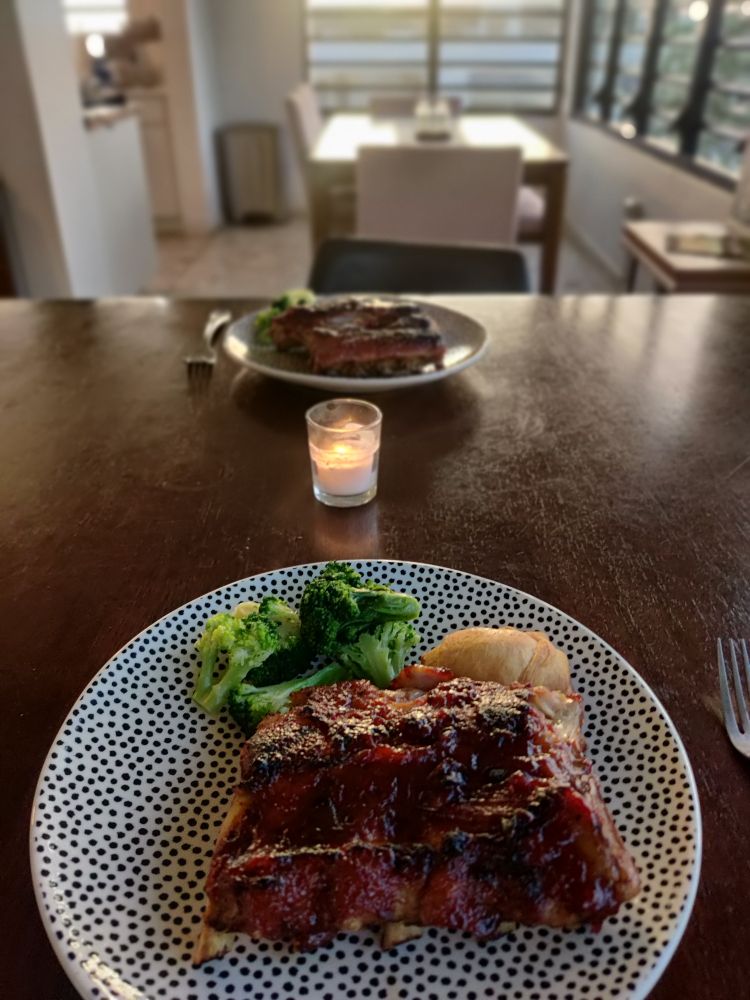 Ribs with broccoli and crescent rolls