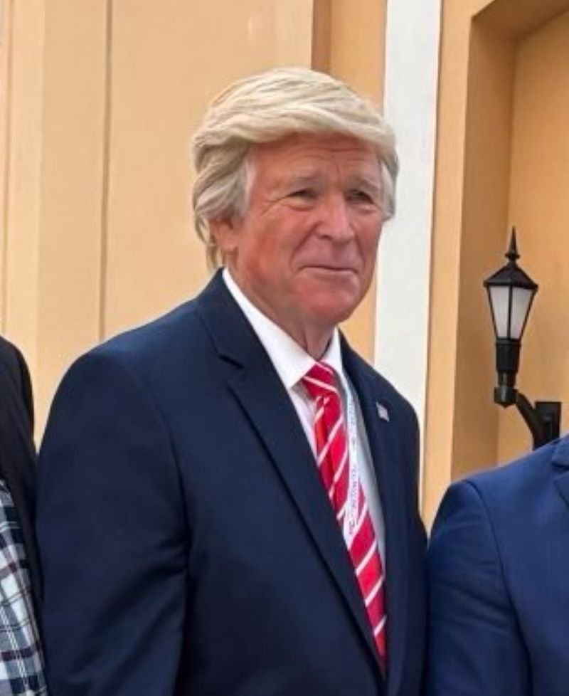 A man who looks like George W Bush, but with Donald Trump hair.