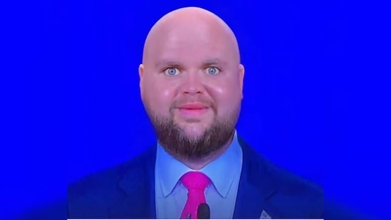 haha vance with a baby face hahahaha bald ass baby
