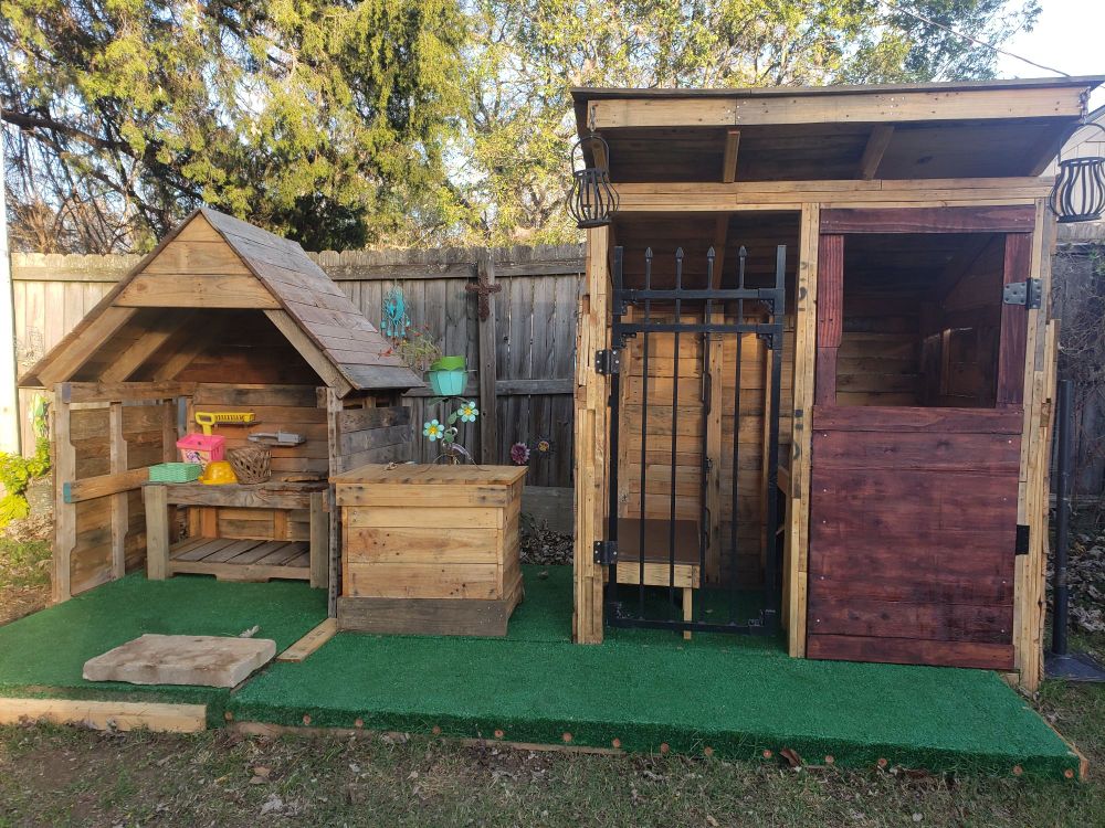 Paller wood mub kitchen and clubhouse. 