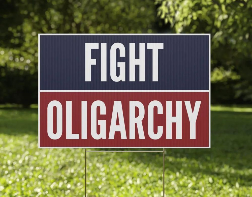 Yard sign saying fight oligarchy in white text with two boxes, blue and red.

#resist #resistance #protest #teslatakedown #fight #signalboost #demcast
