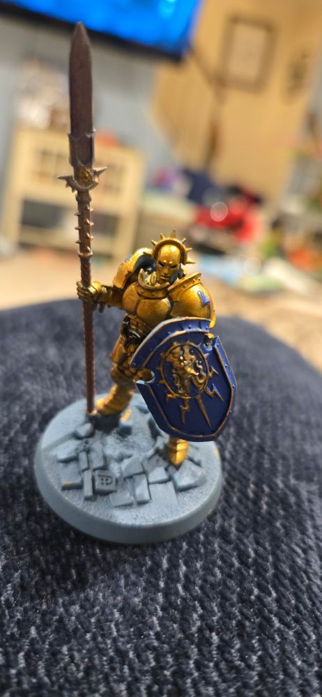 Stormcast eternal with a ultramarine blue shield. Base unfinished 