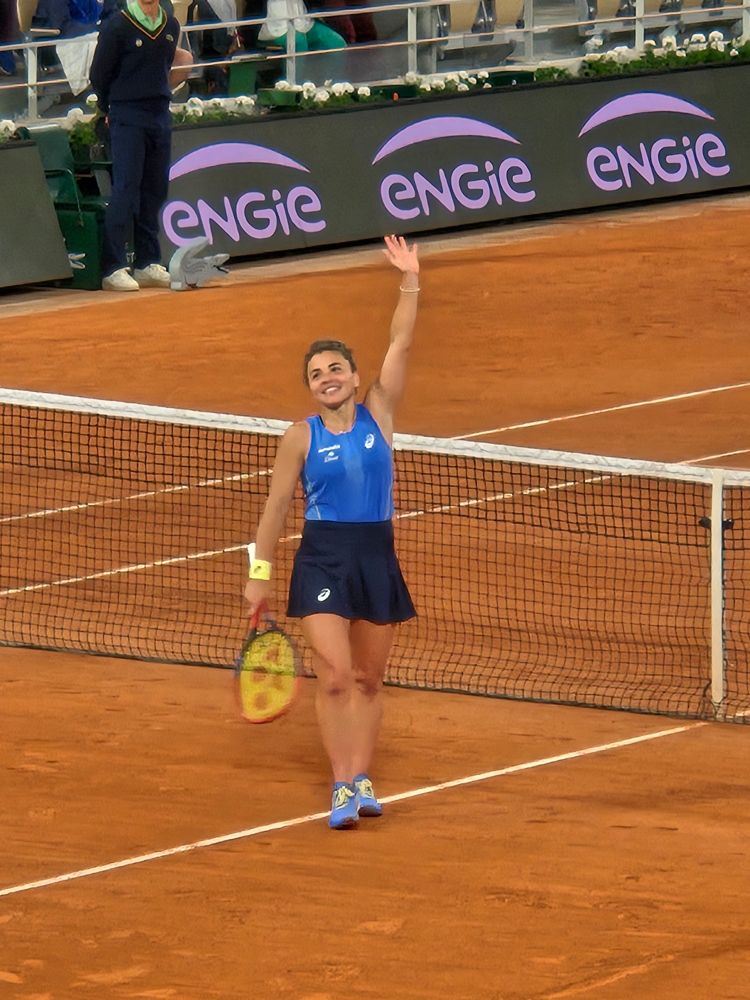 Jasmine Paolini waves to the crowd after her win.