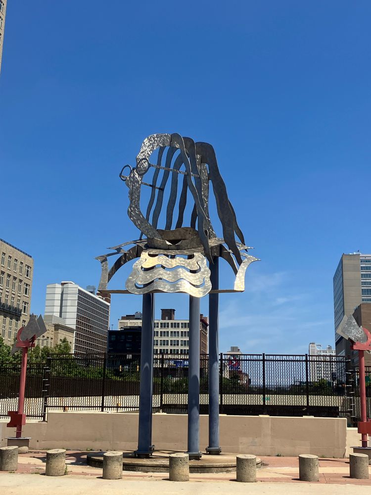 Ben Franklin statue from across the street. 
