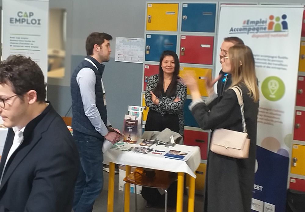 Le stand de l'Emploi Accompagné à côté du nôtre.
Cap emploi était présent sur un stand pour répondre à vos questions sur l'emploi et le handicap, aux côtés des collègues de la Plate-forme Emploi Accompagné.