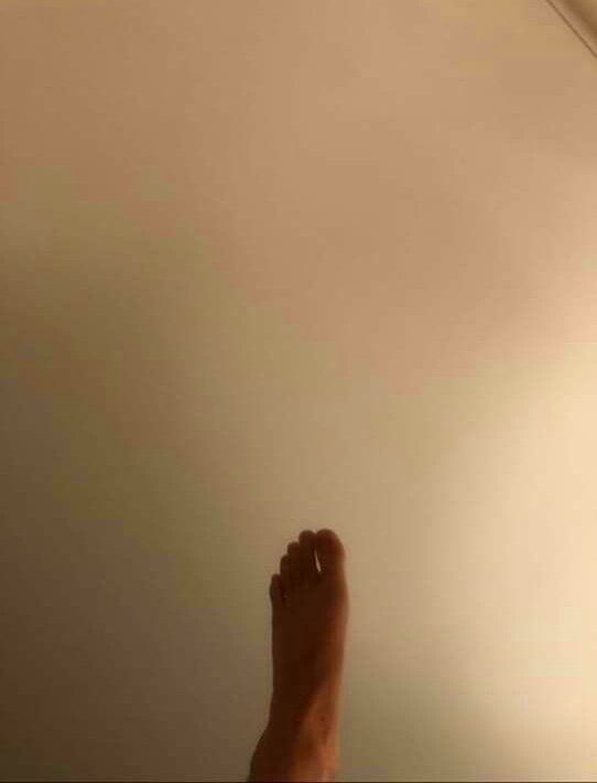 Taehyung's foot picture 
