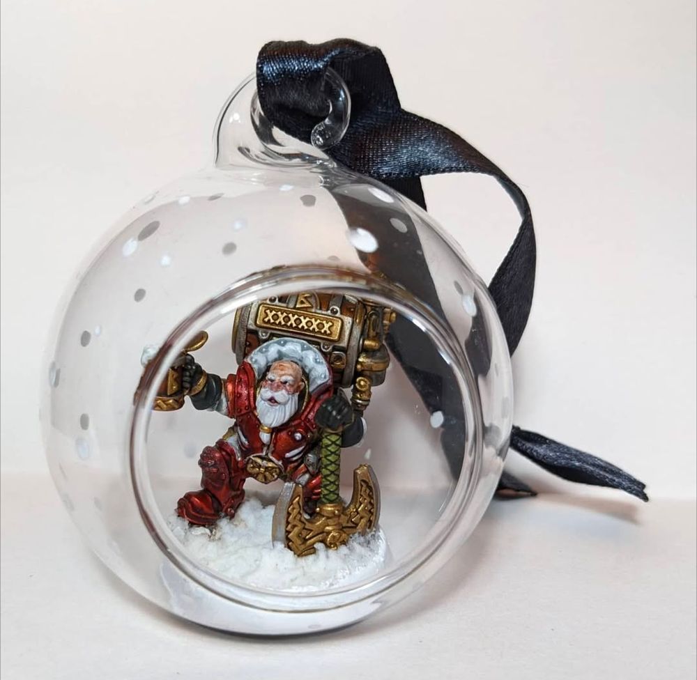 Bugmansson in a glass bauble. 