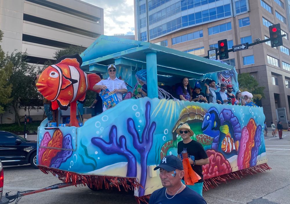 Fish themed float with a clown fish in front. 