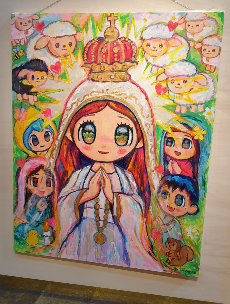 A Madonna praying with a crown in her head. Around her Luca and characters are praying. Above her there's a flock of sheep.