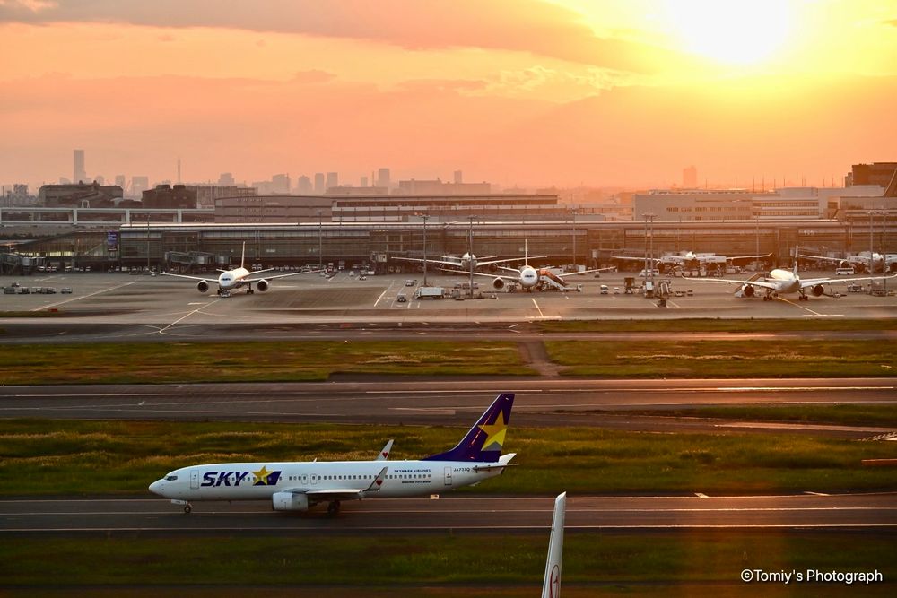 羽田空港第1ターミナルからの夕景