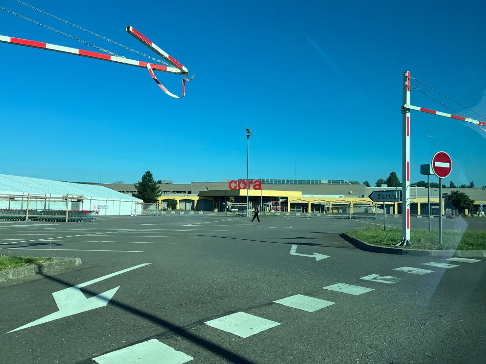 Un Cora fermé car on était un jour férié.