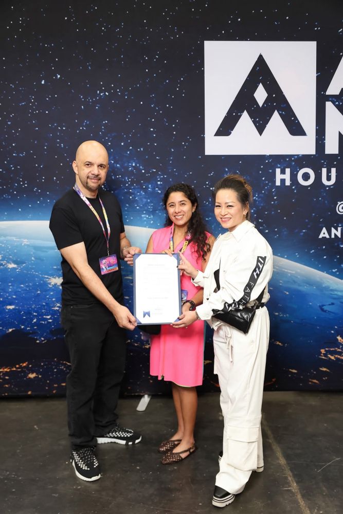 Lina Hidalgo with John and Deniece Leigh at Anime Matsuri