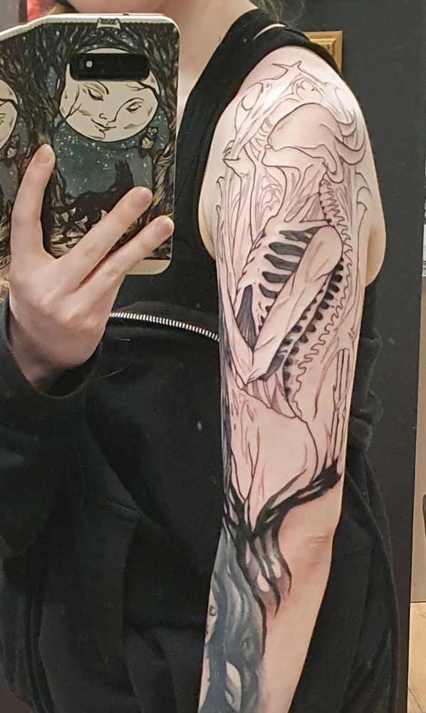 An unfinished tattoo of a similar design to the previous sketch. It is mostly still in the linework stages.