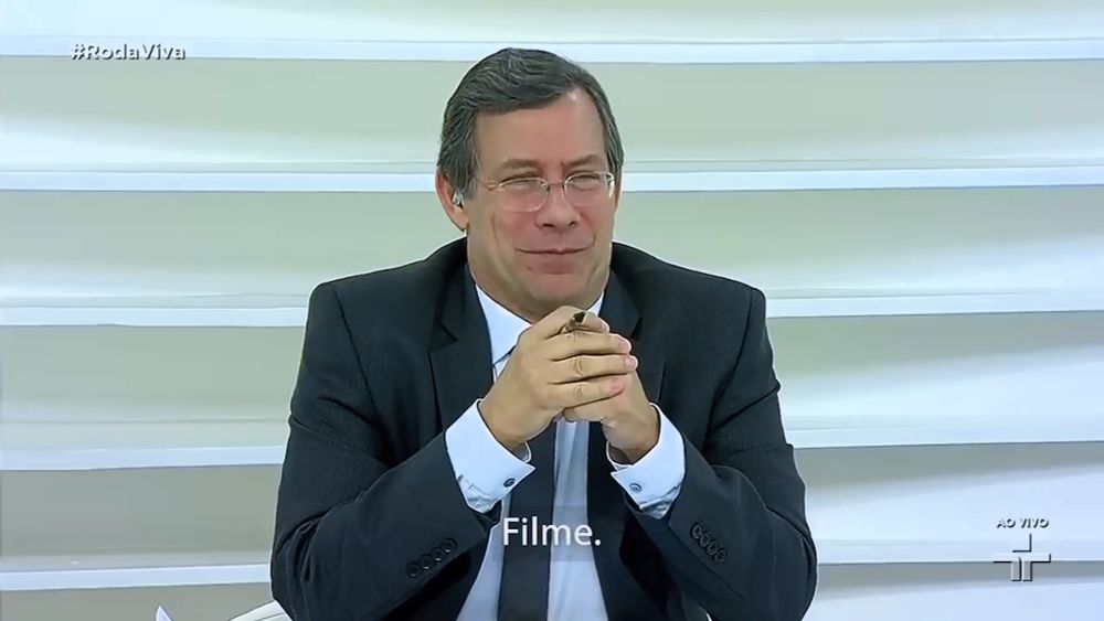 Jornalista do Roda Viva pergunta para Ciro Gomes qual o filme o predileto dele.