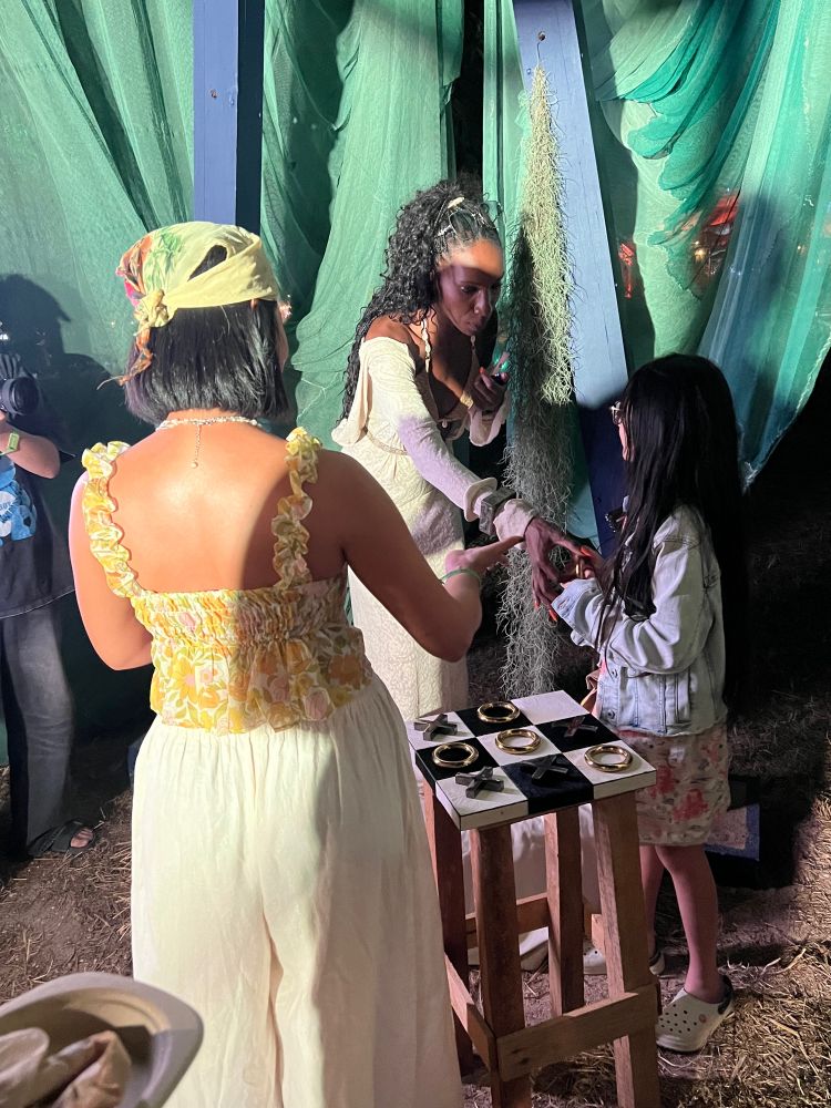 Playing tic tac toe with strangers 