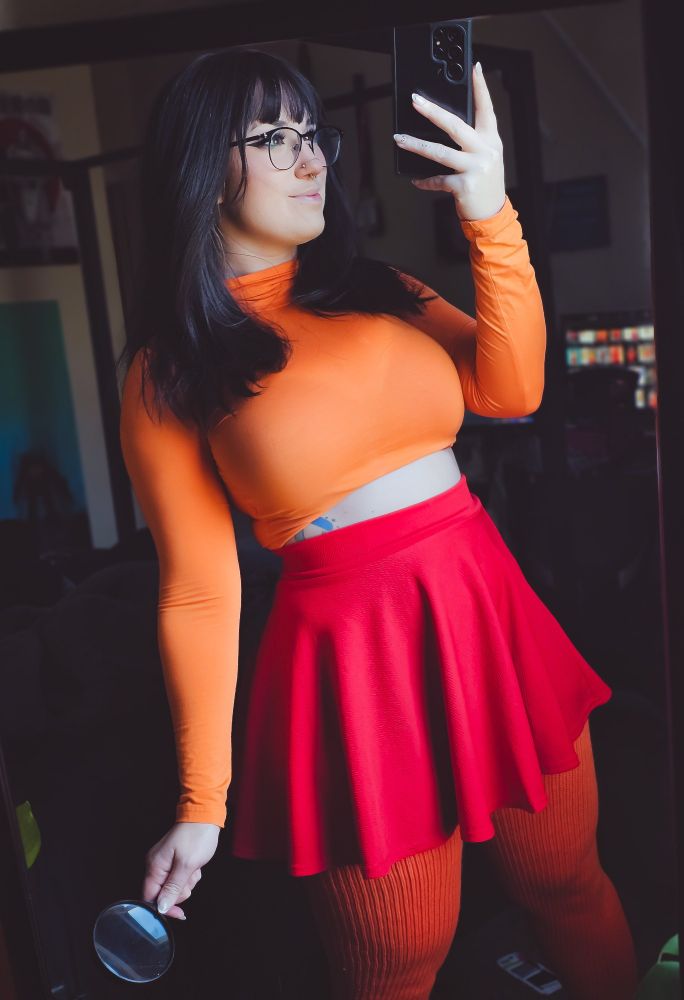 Velma from Scooby Doo cosplay