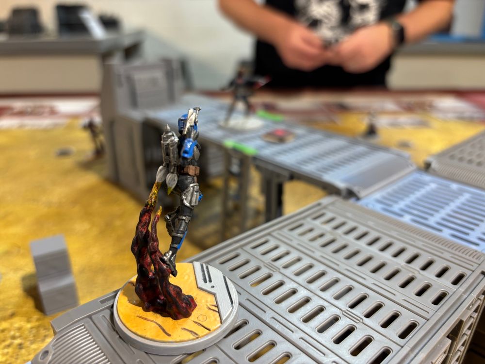 Bo Katan has Darth Maul in her sights. 