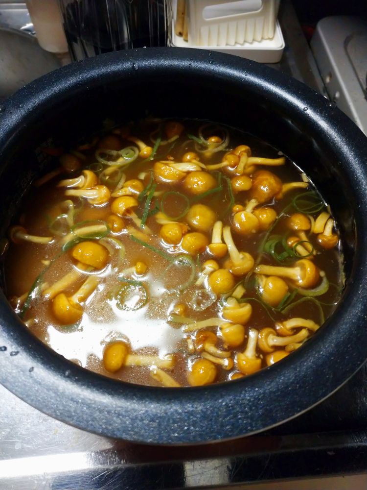 とり釜飯+なめこ入り炊き込みご飯