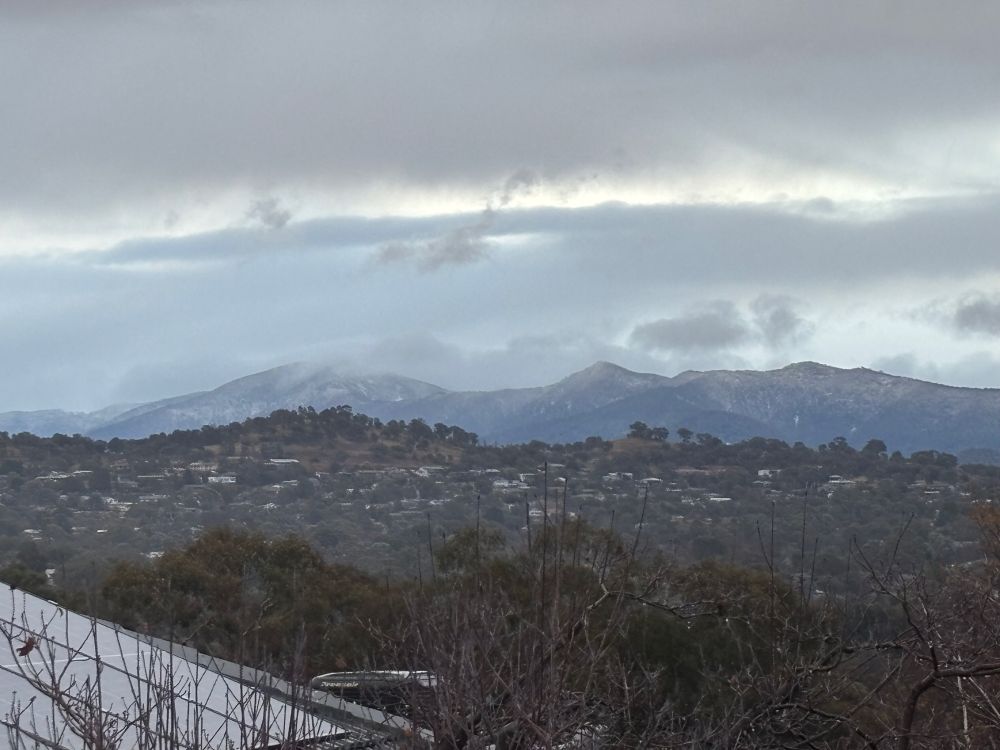Dusting of snow on mountains south of Canberra 