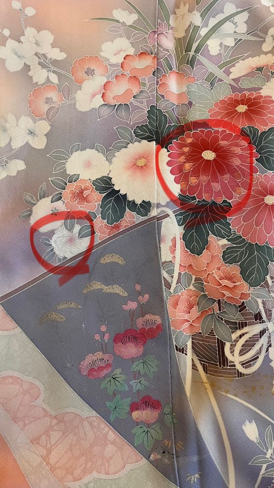 クリーニング後
赤い花に変な刺繍入れられた。左に白い変な花描きたされた