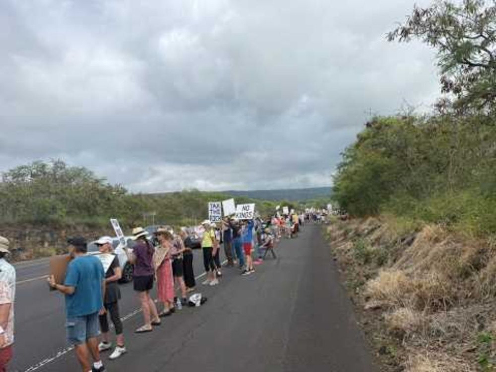 No Kings Rally Kailua Kona Hawaii