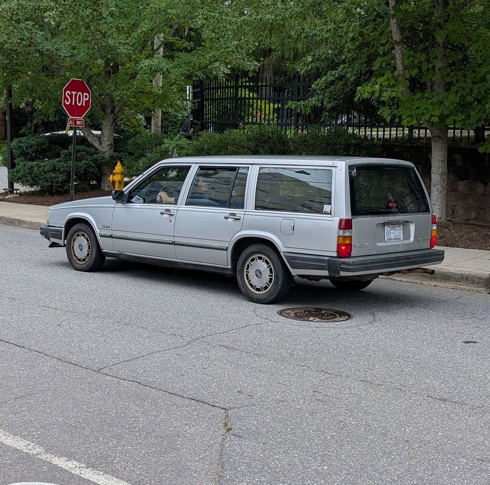 Volvo 740GLE Wagon, silver