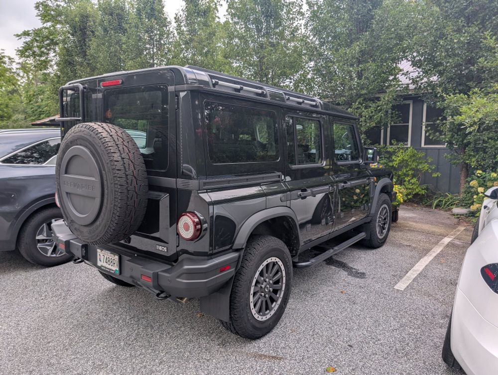 Pretend RR Defender ... I kid, I kid. INEOS Grenadier, black, looking sweet.