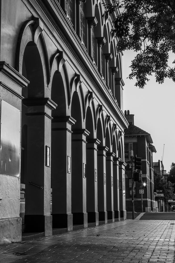 Photo of dean street Albury, in black and white. 
