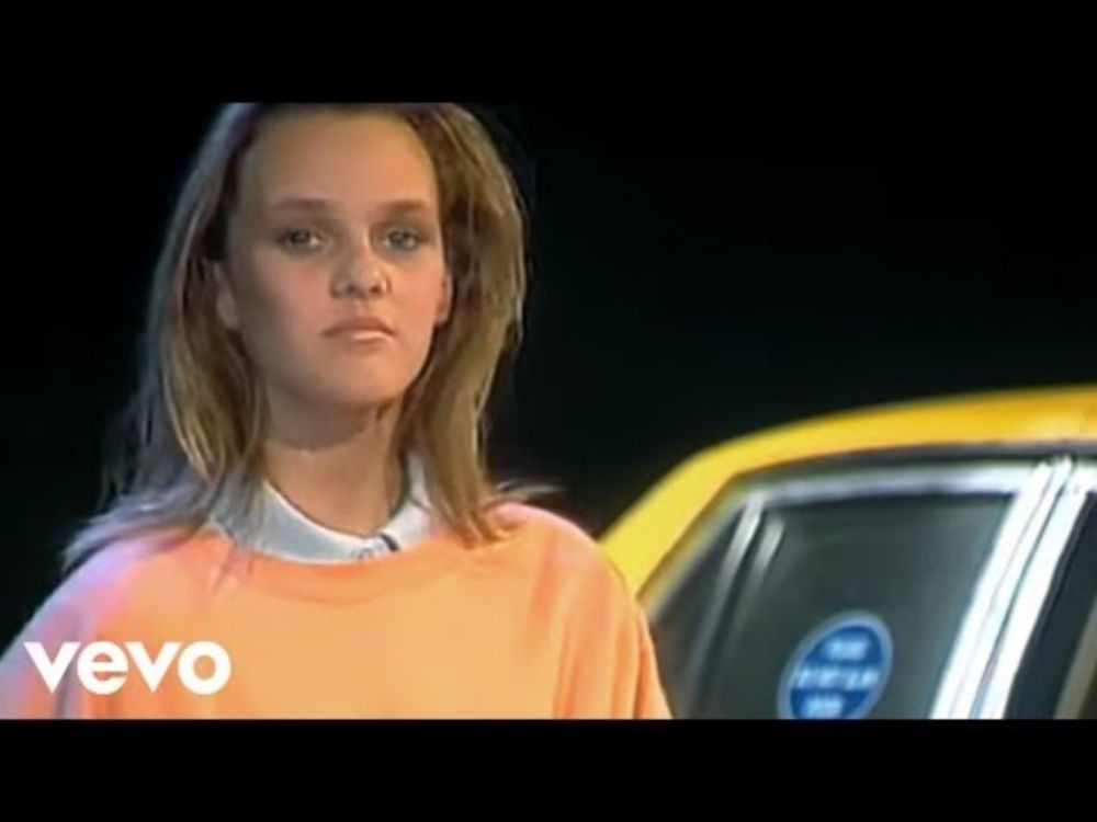 Vanessa Paradis - Joe Le Taxi (Clip Officiel remasterisé)