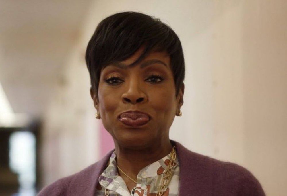 Sheryl Lee Ralph in Abbott Elementary pursuing her lips in knowledge and victory tbh