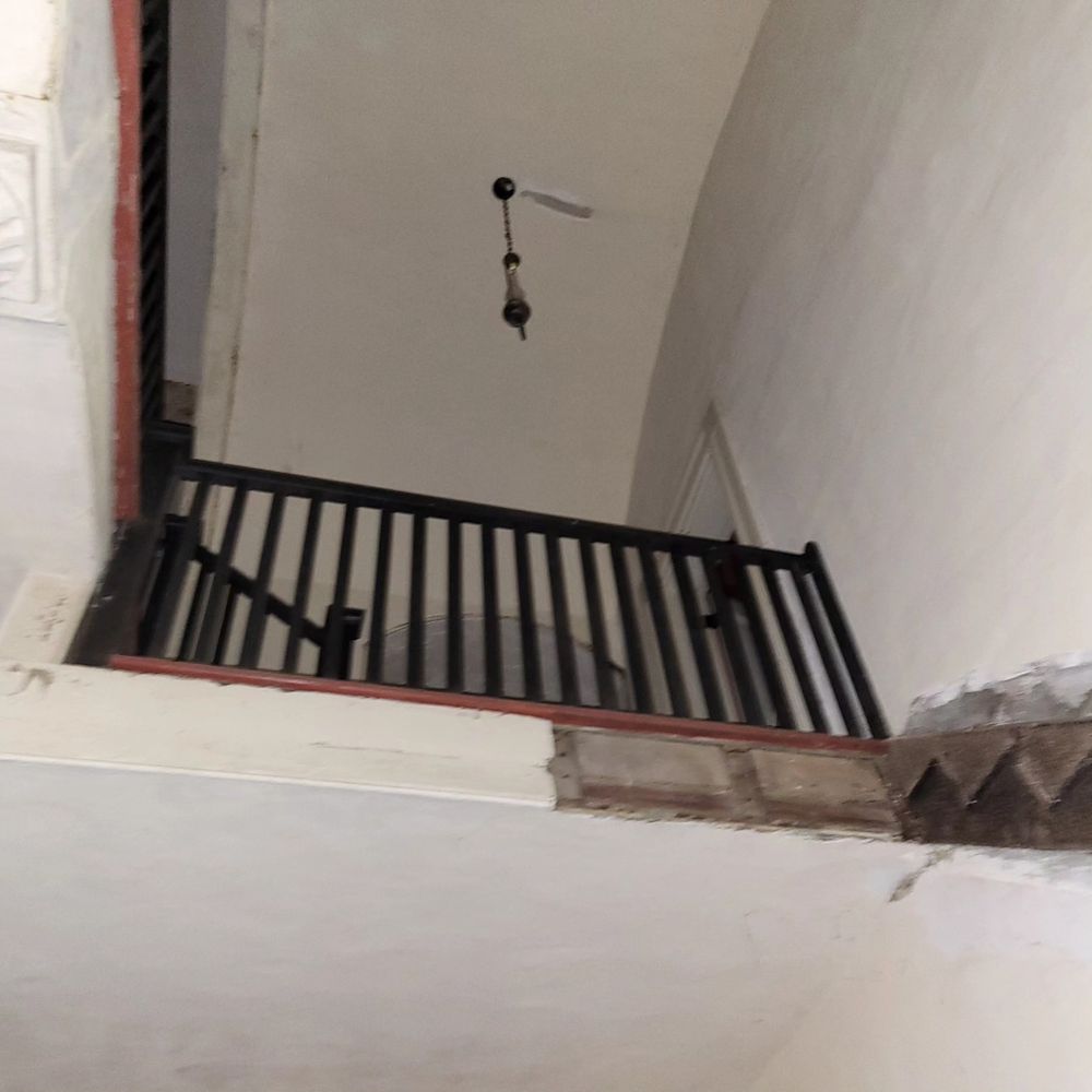 A landing at the top of some stairs. There were no ghosts here today. 